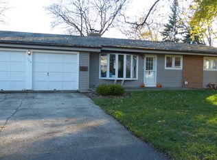 206 Sharon Ln, North Aurora, IL 60542