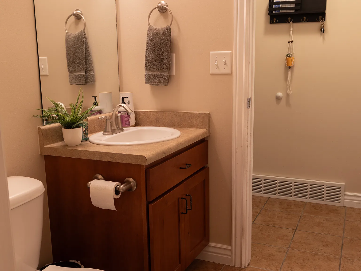 3 bed, 1742 sqft, $2,100 — Photo 4