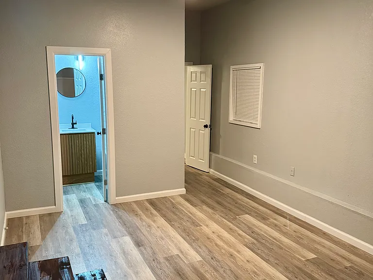 2040 E Woodrow St — Photo 13