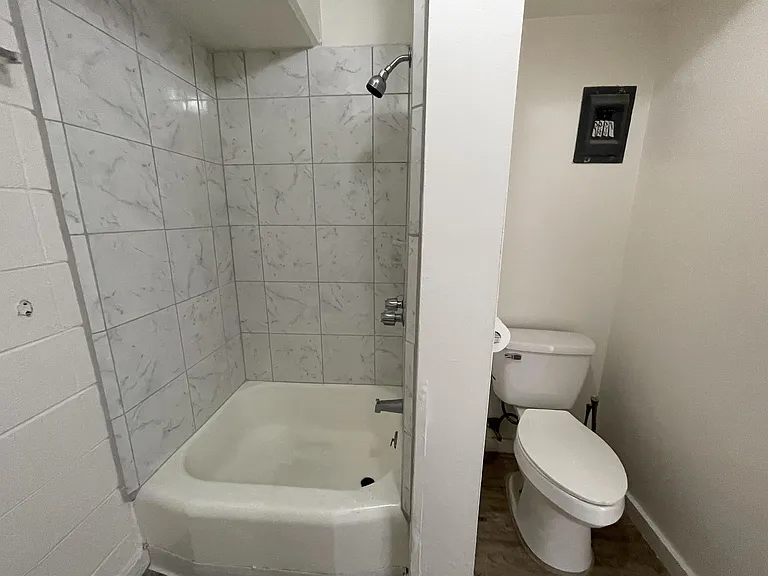 1315 N School St #8 — Photo 7