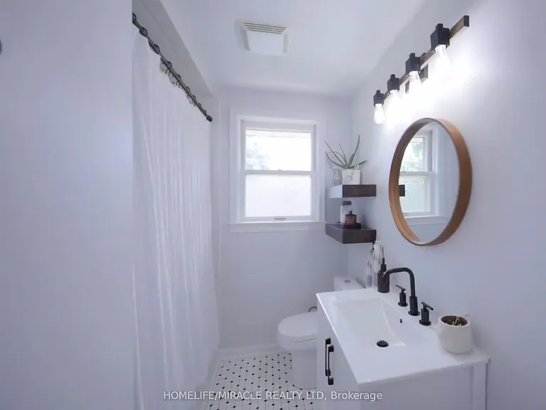 34 Elizabeth St S #A — Photo 11
