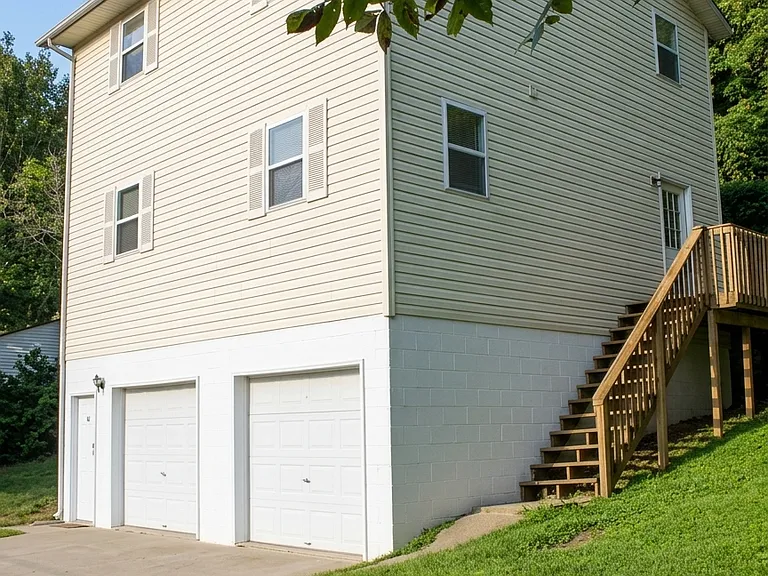 42 Hickory St — Photo 1