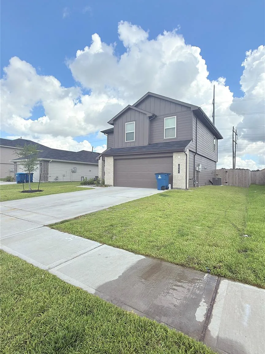 3 bed, 2.5 bath, 1402 sqft, $1,895 — Photo 2