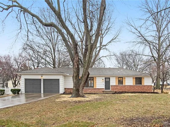 9851 Outlook Dr, Overland Park, KS 66207