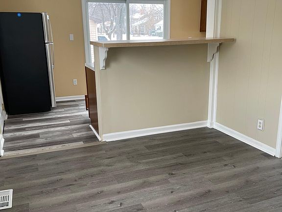 4th image of 441 Nakota St