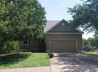 9 Sherry Ct, Smithville, MO 64089