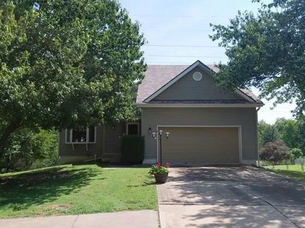 9 Sherry Ct, Smithville, MO 64089