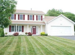 10 Morin Cir, West Henrietta, NY 14586