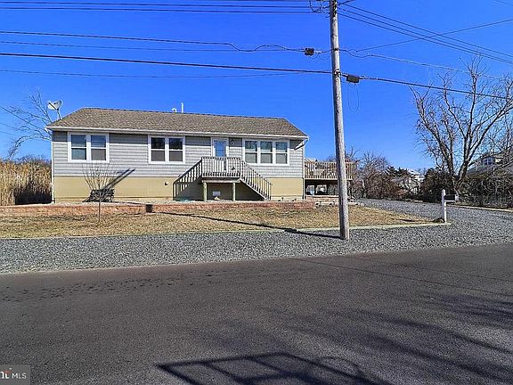 3rd image of 93 Illinois Ave