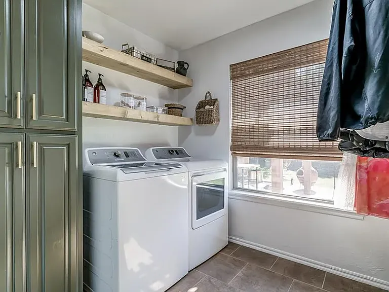1501 Ginger Ave — Photo 8