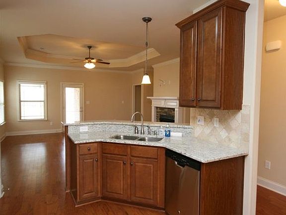 5th image of 2914 Magnolia Park Dr
