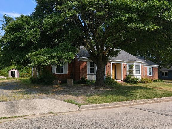 3rd image of 1707 S Oak St