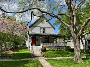 312 Broadway St, Libertyville, IL