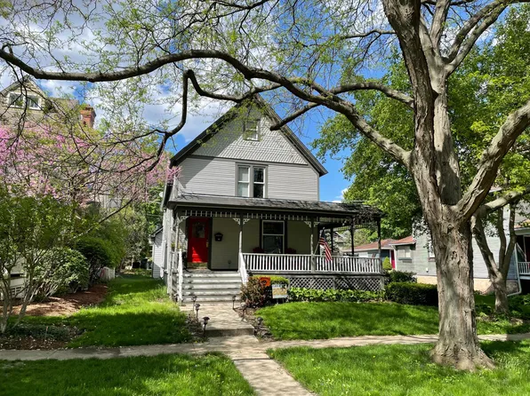 312 Broadway St, Libertyville, IL 60048