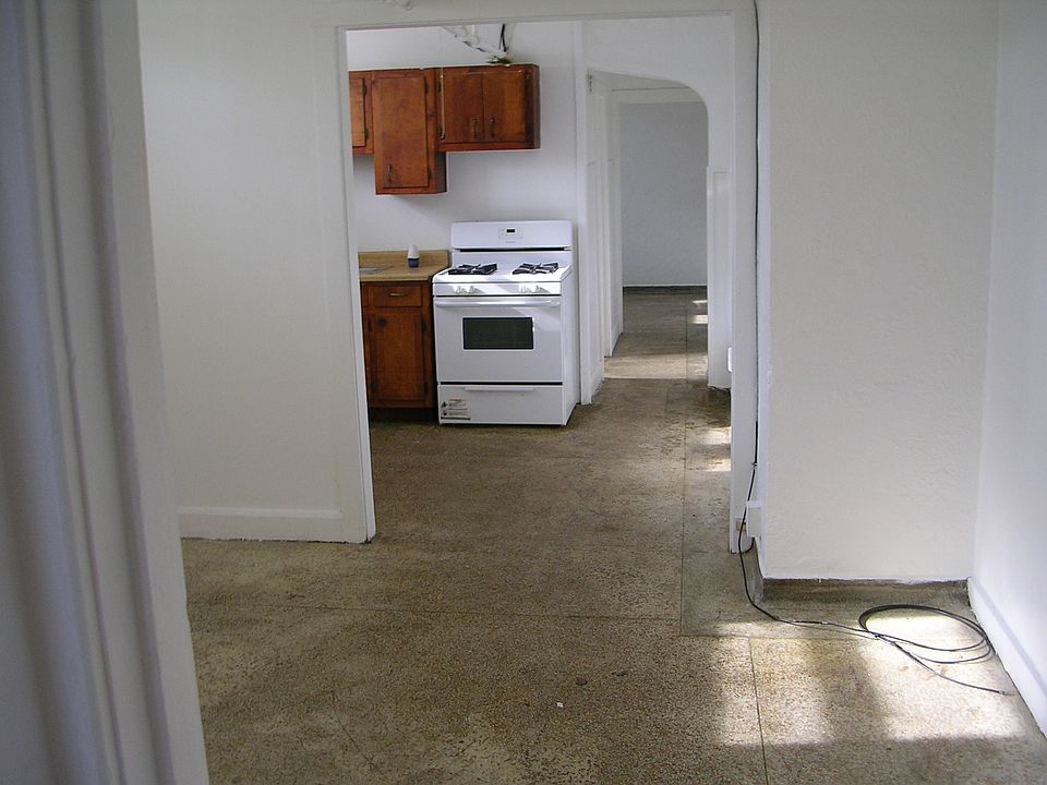 2nd image of 1046 College Ave APT A