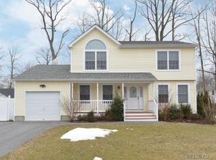 19 Birch Rd, Kings Park, NY 11754