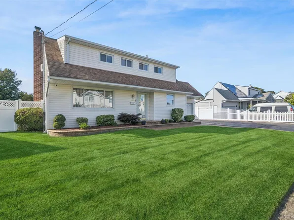 532 Alwick Avenue, West Islip, NY 11795