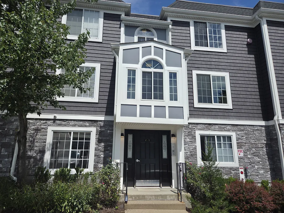 67 Village Dr #67