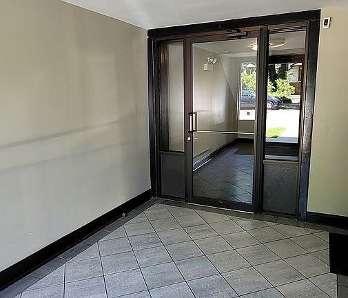 3rd image of 1549 W Sherwin Ave #203