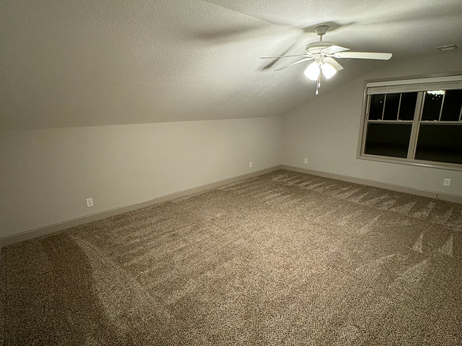 5 bed, 2453 sqft, $850 — Photo 3