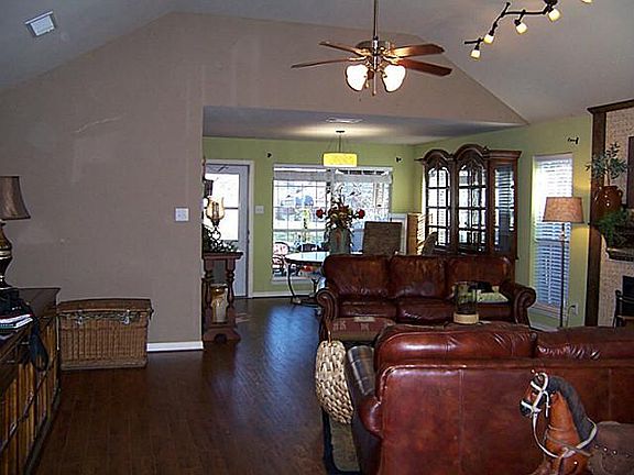 5th image of 1105 Hyde Park Ct