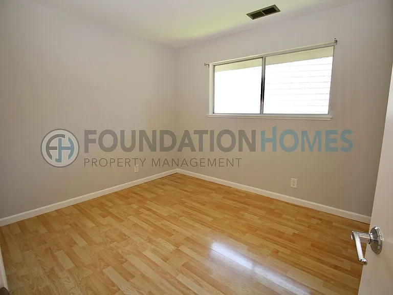 11 Glen Dr — Photo 34