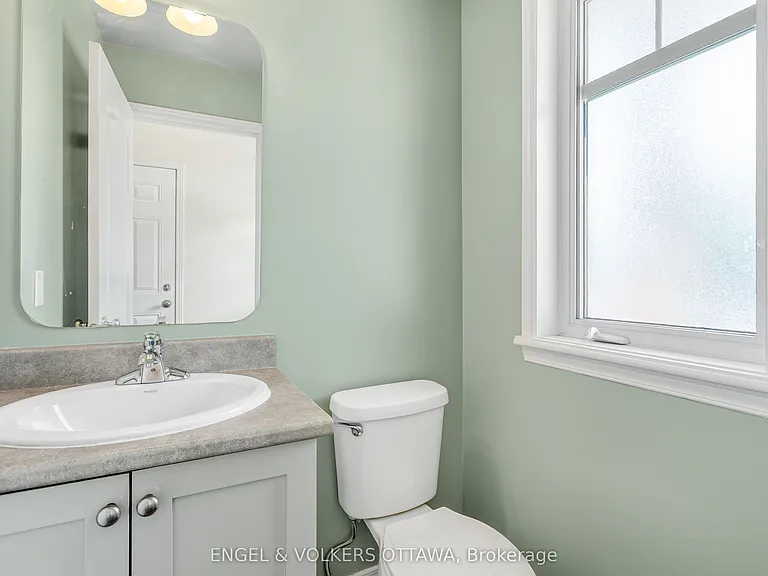 729 Nakina Way — Photo 5
