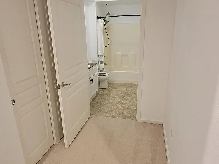 453 E Okeefe St #104 — Photo 6