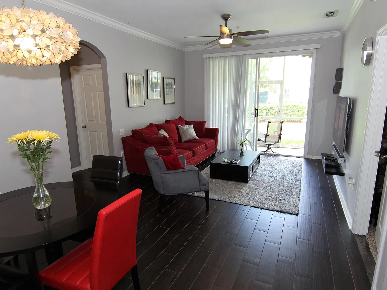 3 bed, 1206 sqft, $1,595 — Photo 2