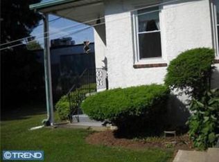 1030 Trenton Rd, Levittown, PA 19054