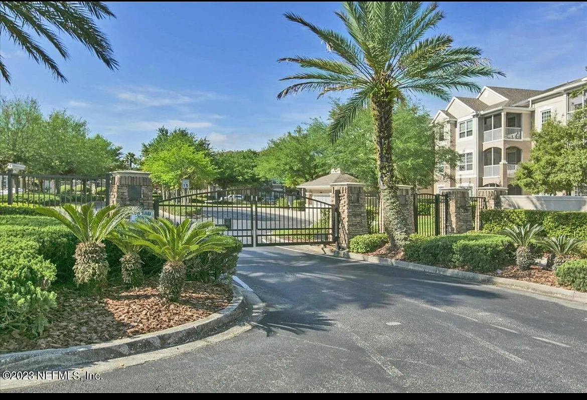 3 bed, 1206 sqft, $1,650 — Photo 1
