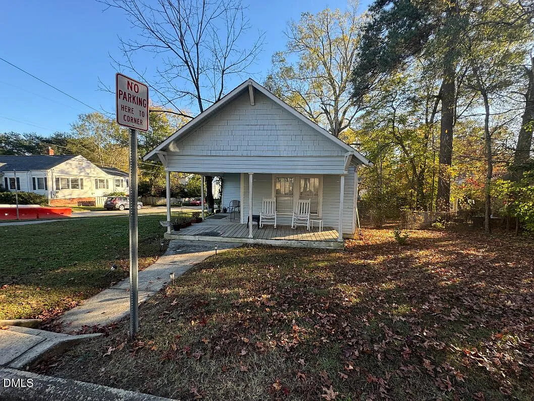 2 bed, 1.0 bath, 708 sqft, $3,700 — Photo 2