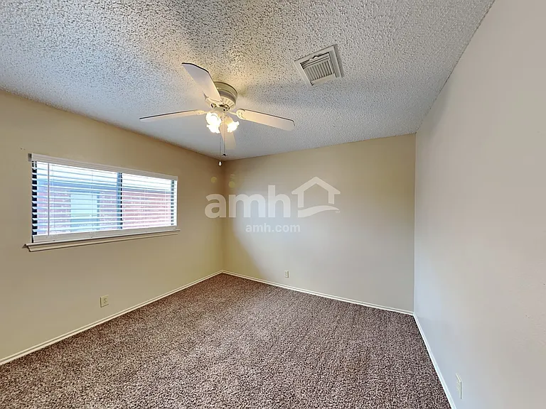 11234 Berkley Sq — Photo 20