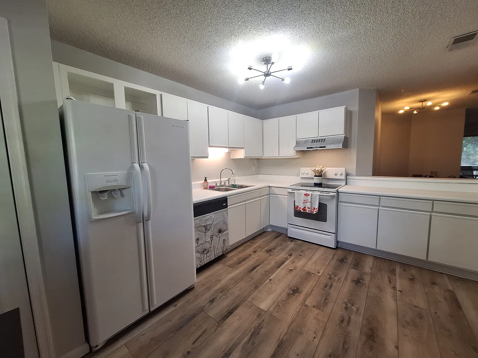 1850 Atlantic Dr — Photo 2