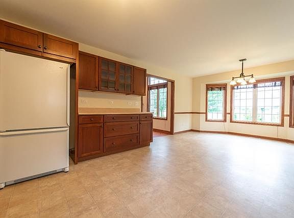5th image of 1500 Briar Crossing Dr