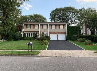 34 Abbot Rd, Smithtown, NY 11787