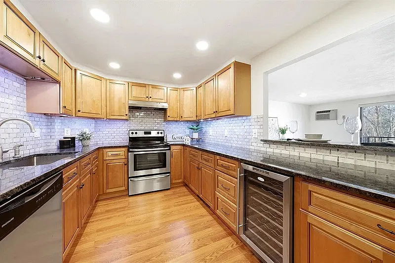 1 bed, 1.0 bath, 840 sqft, $1,620 — Photo 2