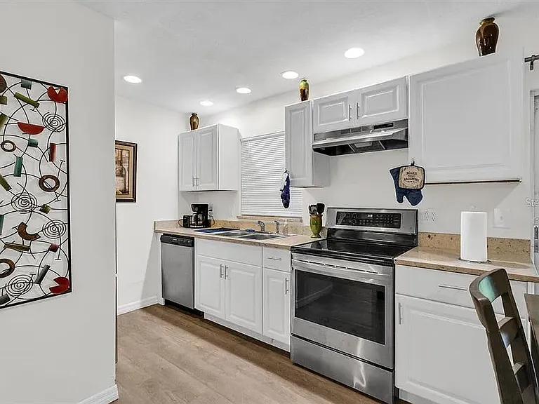 2207 Elizabeth Dr — Photo 3