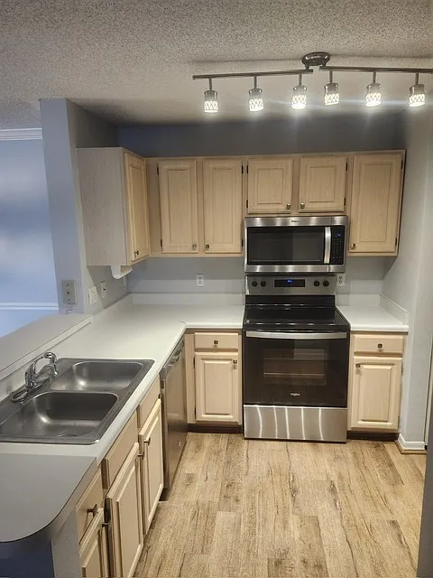 2 bed, 975 sqft, $2,200 — Photo 4