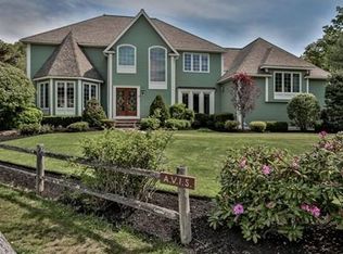 11 Meadow View Ln, Andover, MA 01810