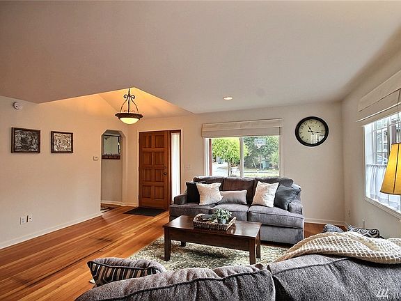 4th image of 239 W Park St