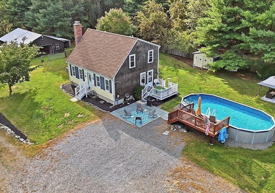 1st image of 40 Forest St