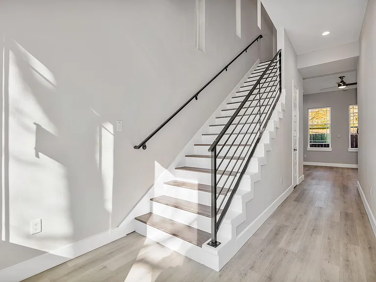 4924 Winnetka St #C — Photo 14