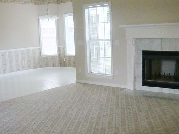 Great Room w/ Fireplace