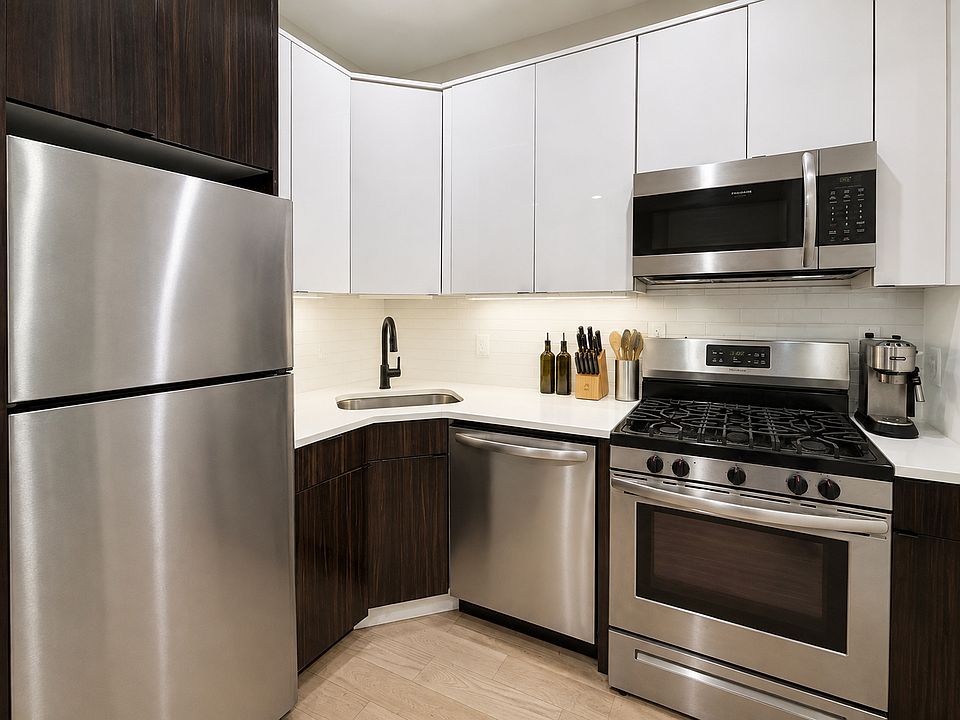 1st image of 424 Jefferson Ave #3