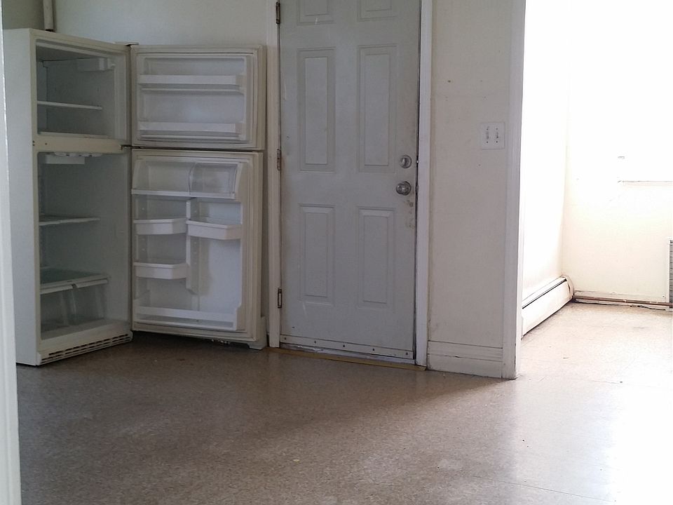 2nd image of 14 Adelaide Ave Unit 1