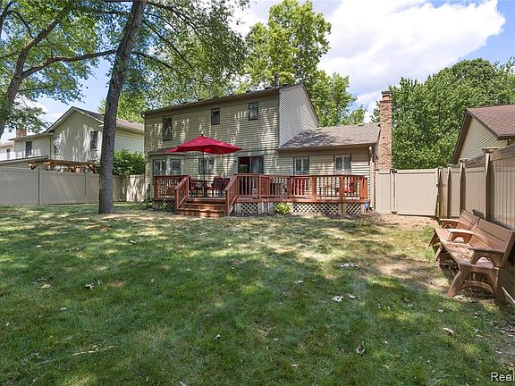 3rd image of 36767 Dover Dr