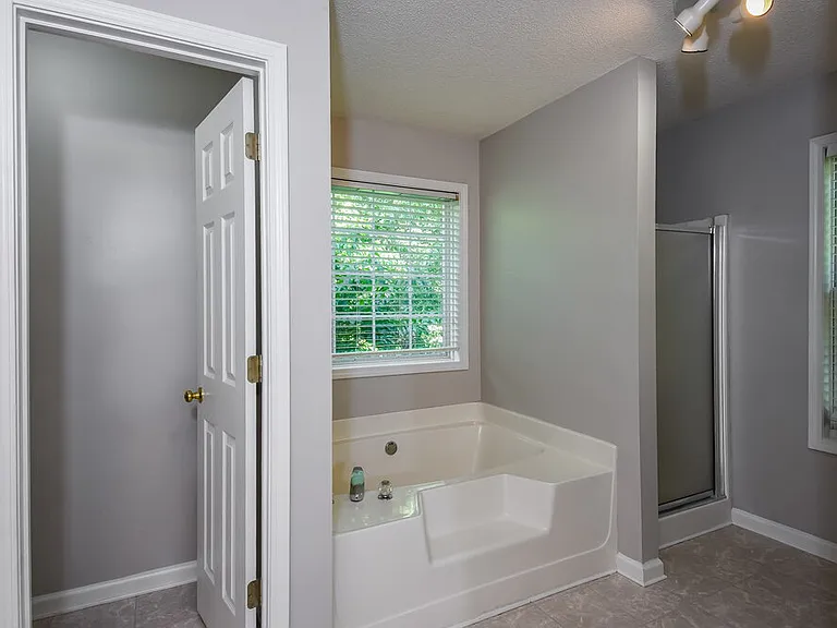 301 Saddle Wood Dr — Photo 15