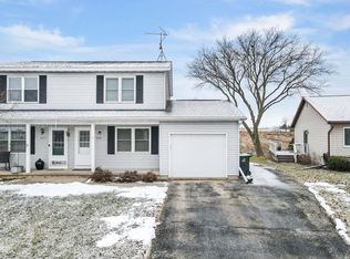 304 Eilbes Ave APT B, Beaver Dam, WI 53916