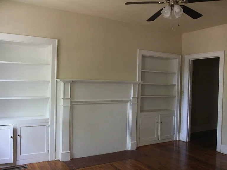 907 W Society Ave #B — Photo 2